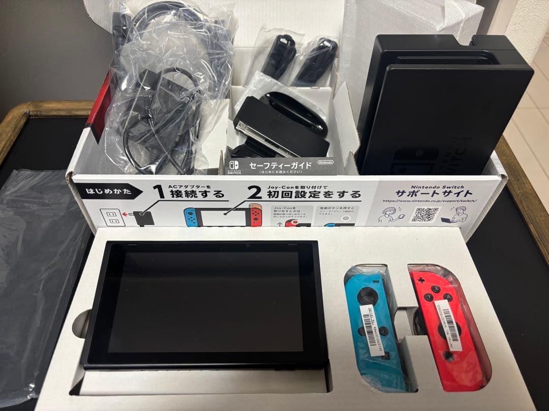 任天堂　Nintendo Switch 完品　美品