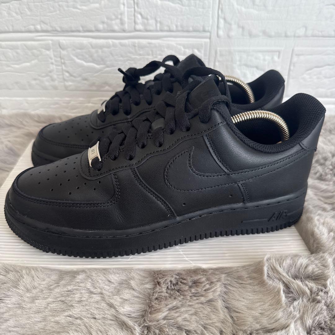 【美品】ナイキ NIKE エアフォース1 ブラック 26cm