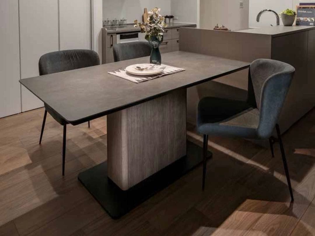 【新品】ダイニングテーブル 高級セラミック天板 モダン×シンプル／耐熱◎