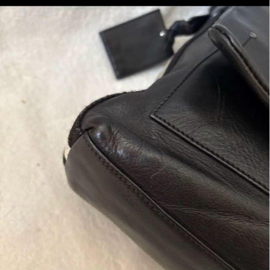 美品✨バリー レザー 本革 メッセンジャーバッグ　　黒 クロスボディ　チャーム