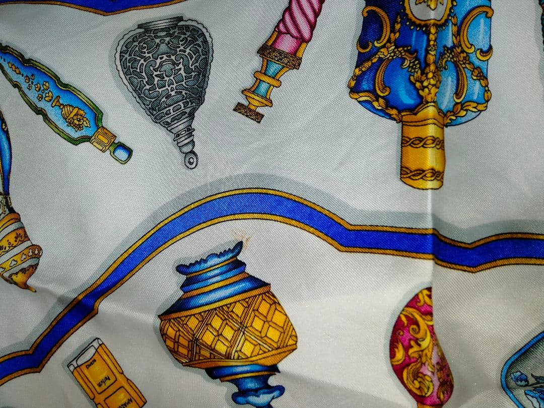 美品 エルメス HERMES カレ90 香水瓶 シルク スカーフ