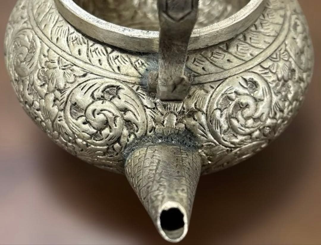 錫製 彫刻文様 水注 急須型 蓋付き 420g 伝統工芸 古道具