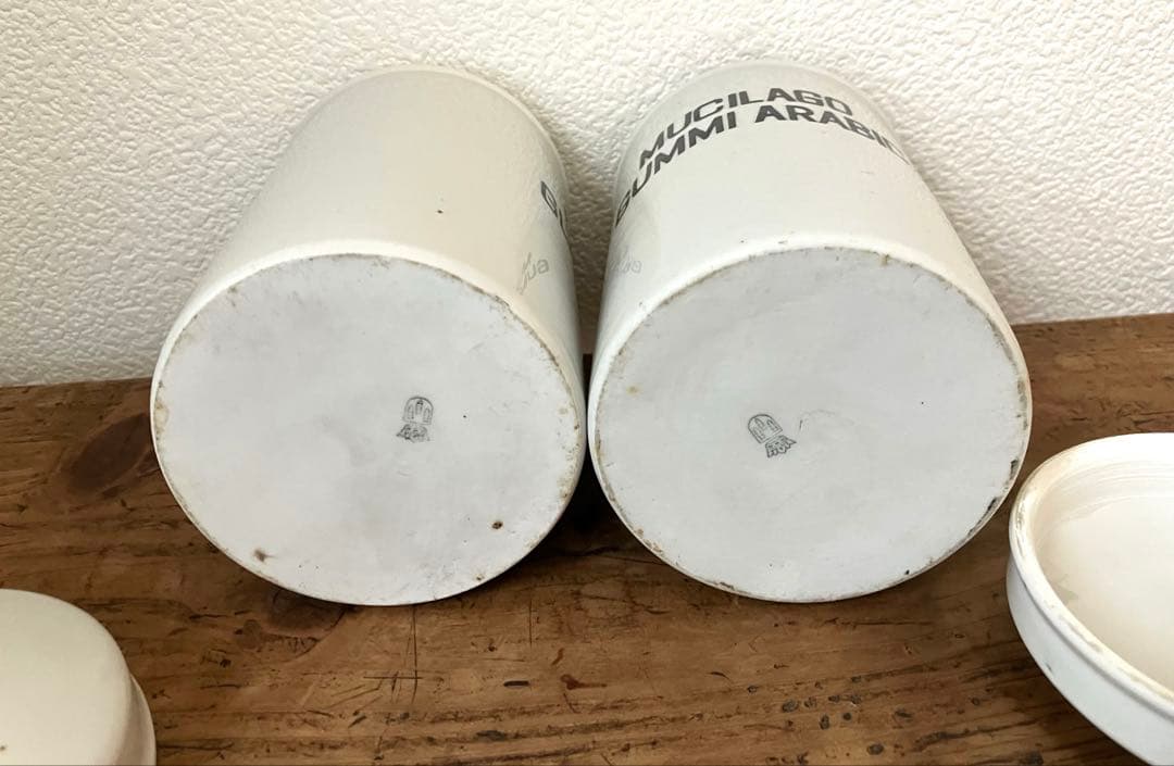 白磁のアンティークキャニスター