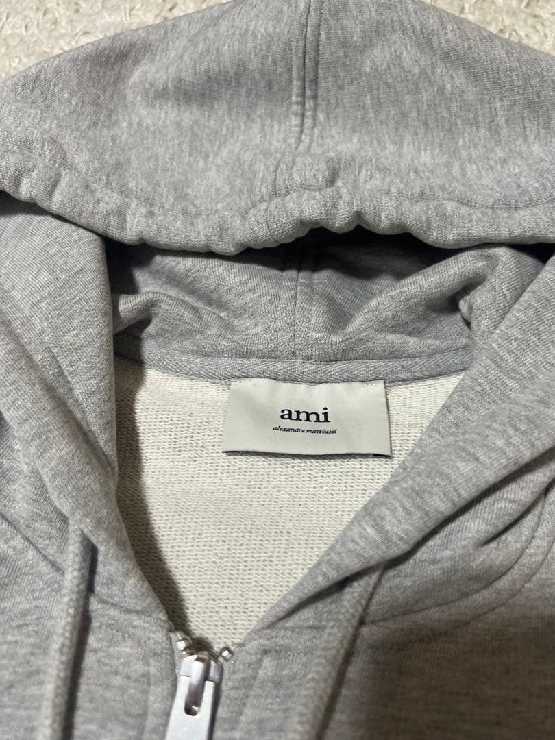 AMI PARIS (アミパリス) ワンポイントロゴフルジップ パーカー グレー