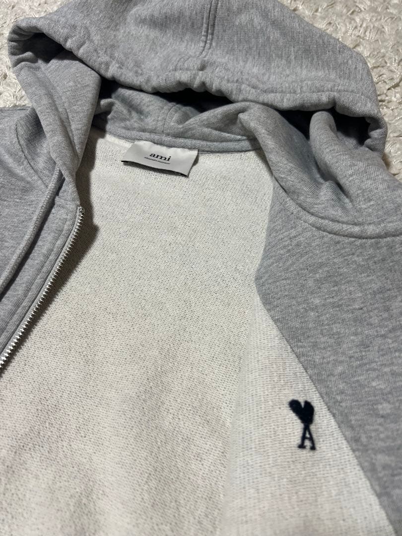 AMI PARIS (アミパリス) ワンポイントロゴフルジップ パーカー グレー
