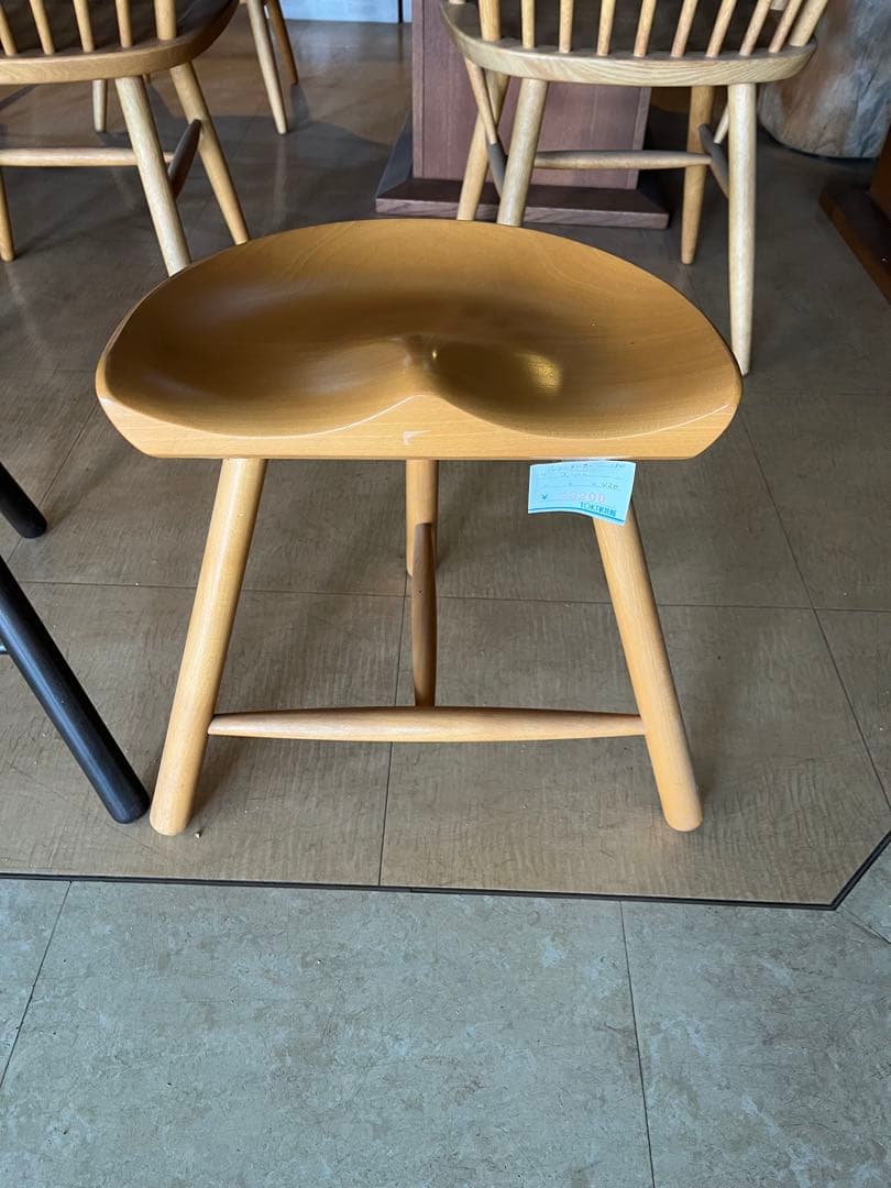 ナチュラル木製スツール 曲線デザイン