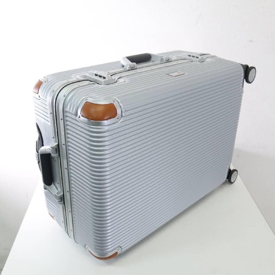 値下展示品 スイスミリタリー プレミアムCタイプ シルバー 64L スーツケース