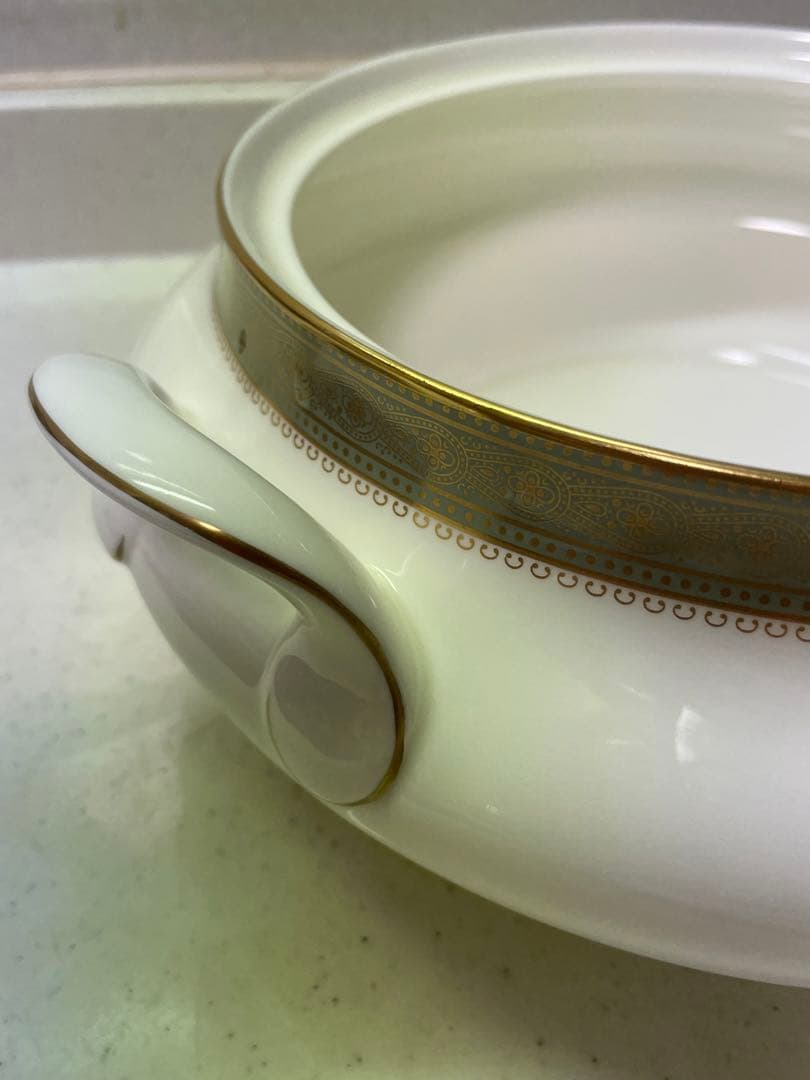 ロイヤルドルトン　スープチュリーン