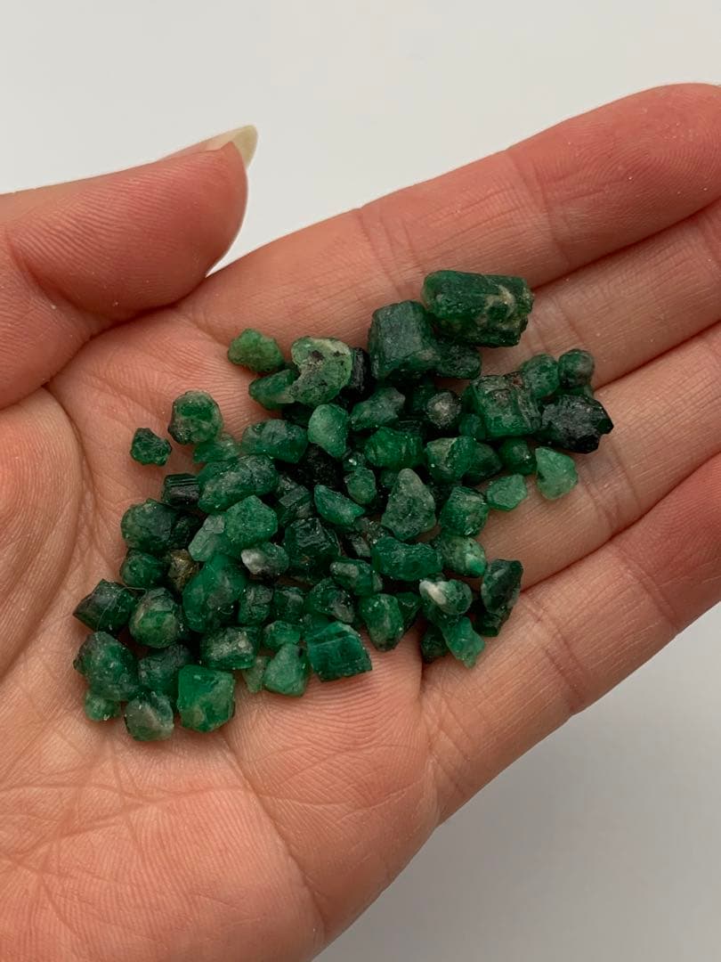 エメラルド原石　大量163グラム　天然石　宝石
