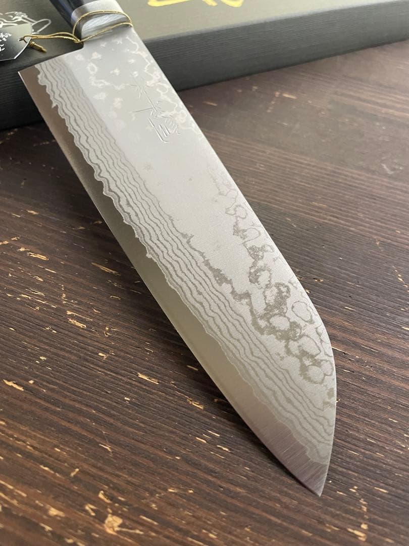 増谷刃物 訓平作 三徳包丁VG10ステンレス積層（彩流）口金有 黒柄アウトレット