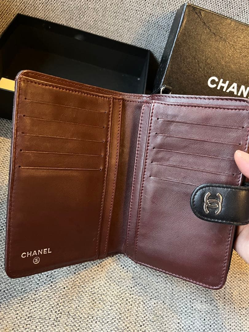 CHANEL マトラッセ　財布　コンパクト　二つ折り　ブラック　ラムスキン