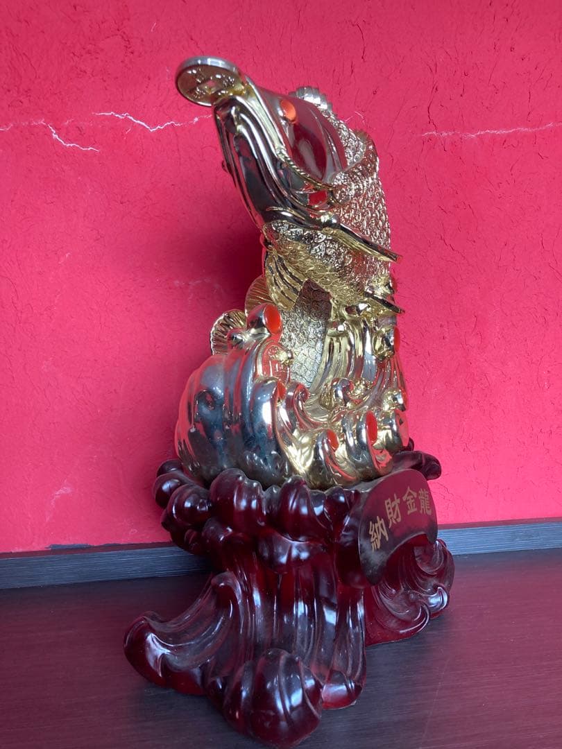 商売繁盛　金　アロワナ　置物