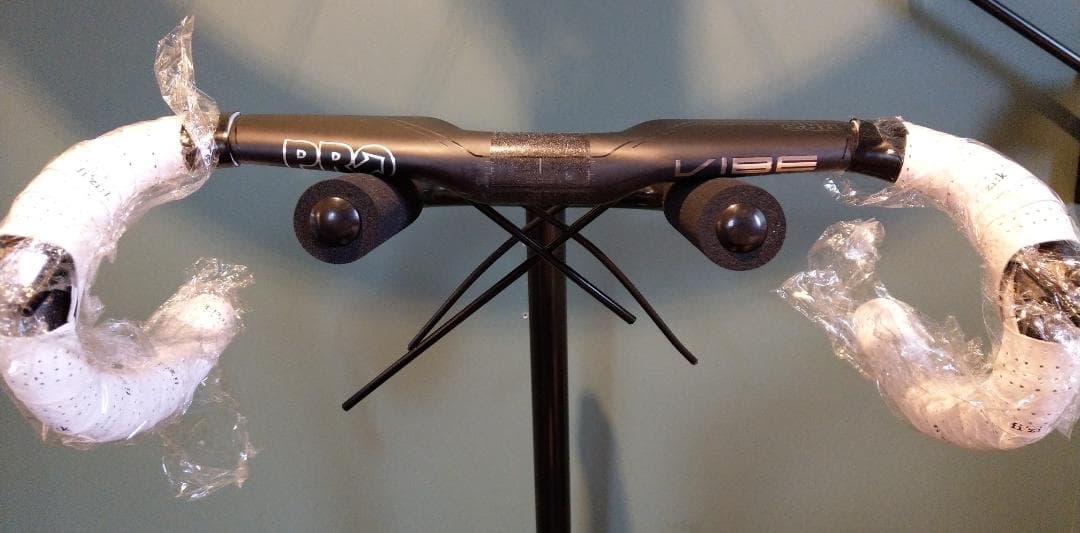 Shimano PRO VIBE エアロスーパーライトハンドルバー 380mm