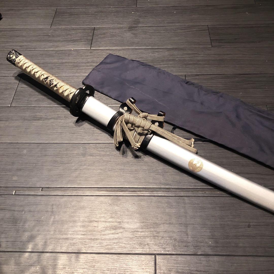 高級模造刀　銀鞘　居合刀　樋入り刀身　白拵え　亜合金刀身　名刀　刀袋付き