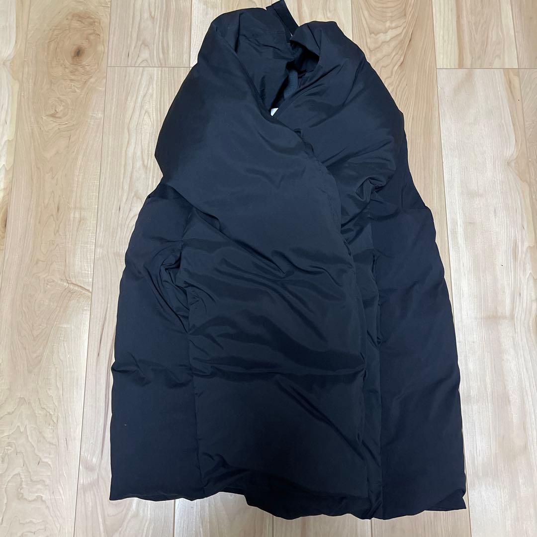 １月末までお値引き中。人気cyan tokyoブラックダウンベスト　ダウン80%