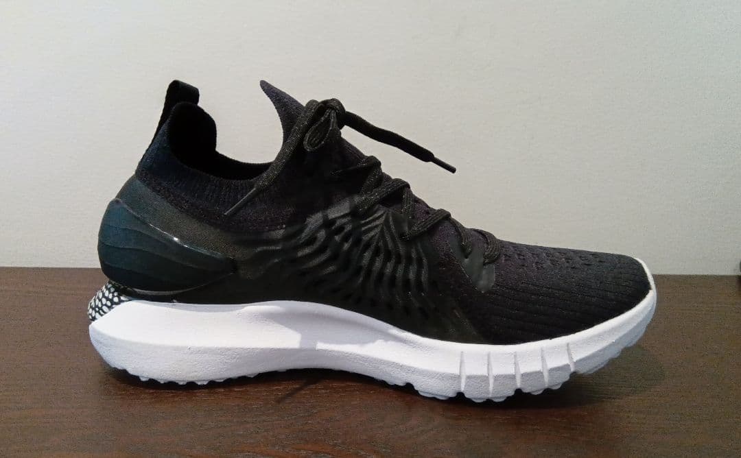 [新品]UNDER ARMOUR HOVR Phantom RN 27.5cm