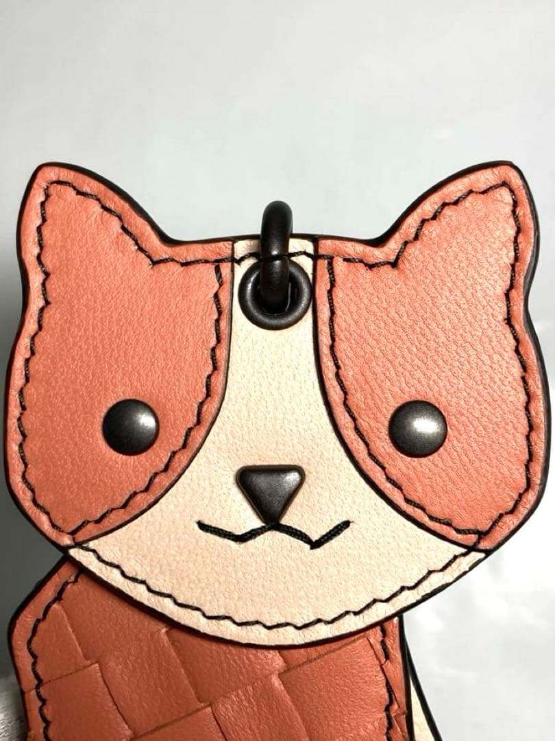 美品　ボッテガヴェネタ　レザー　猫　キャット　キーホルダー　チャーム　箱付き