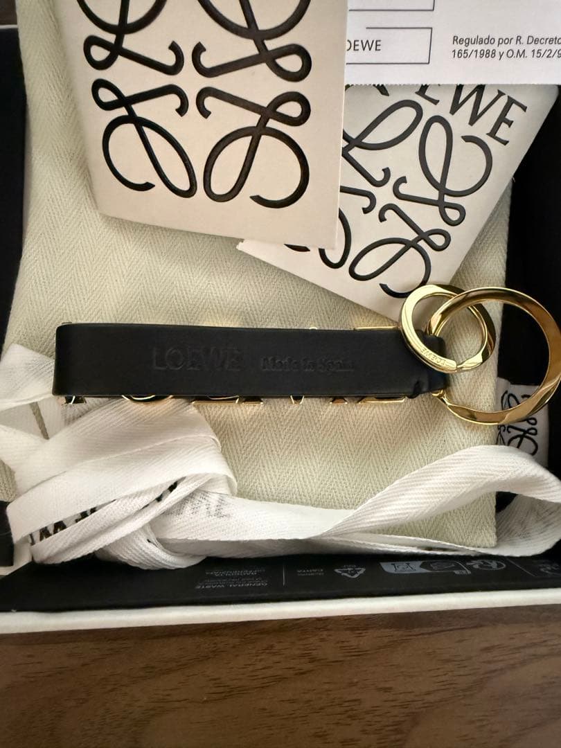 LOEWE ロゴデザイン キーホルダー