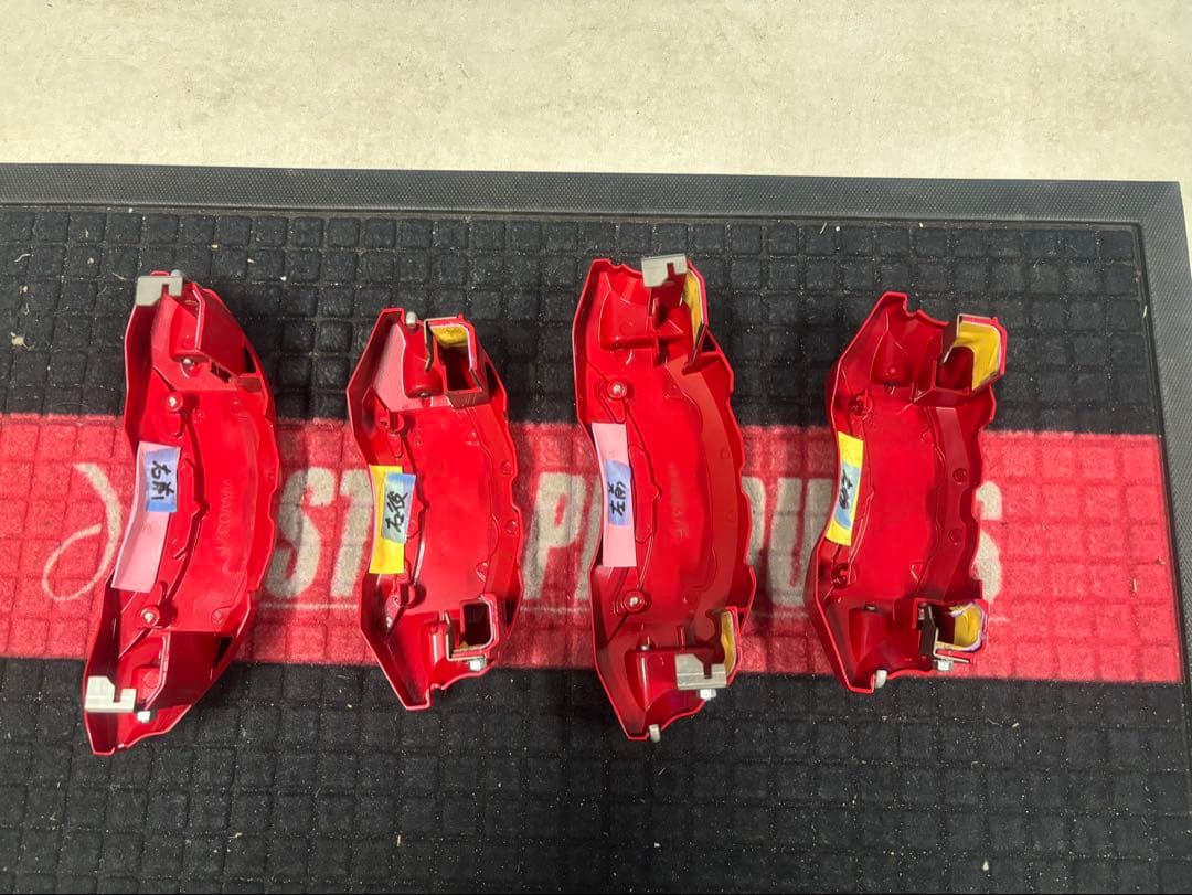 ヤリスクロス　キャリパーカバー