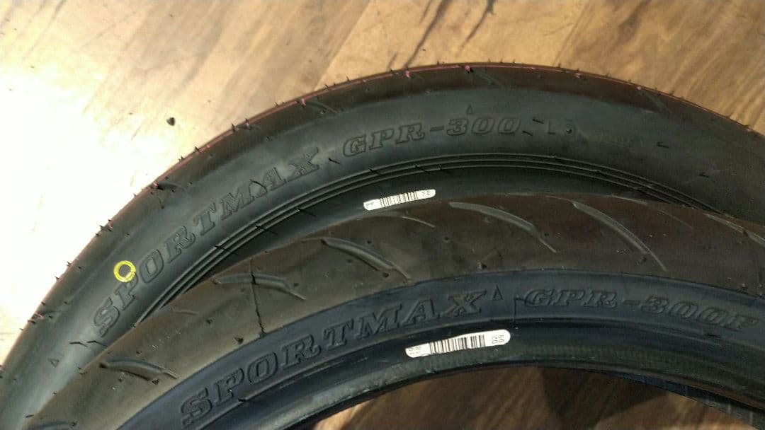 ダンロップ SPORTMAX GPR-300 前後タイヤセット