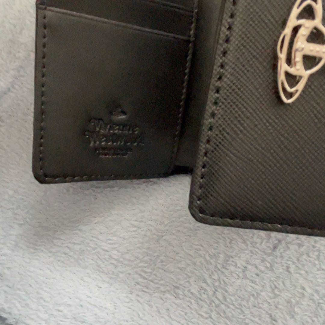 Vivienne Westwoodブラック 三つ折り財布 ロゴ付き