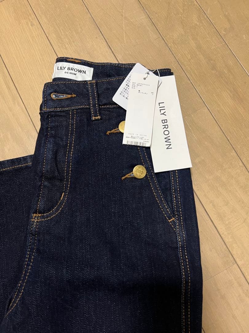 リリーブラウン　ストレッチフレアデニムパンツ