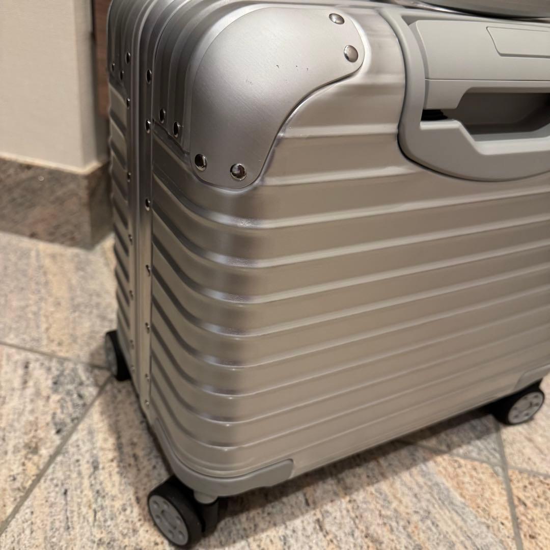 木製人のフリマ 【美品】生涯保証　リモワ　オリジナル　コンパクト