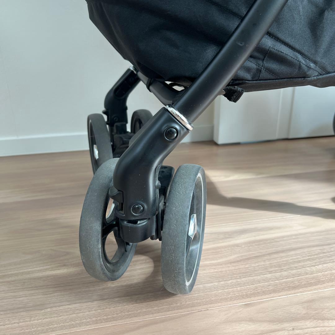 【美品】アップリカ　LUXUNA C FREE ラクーナクッションフリー