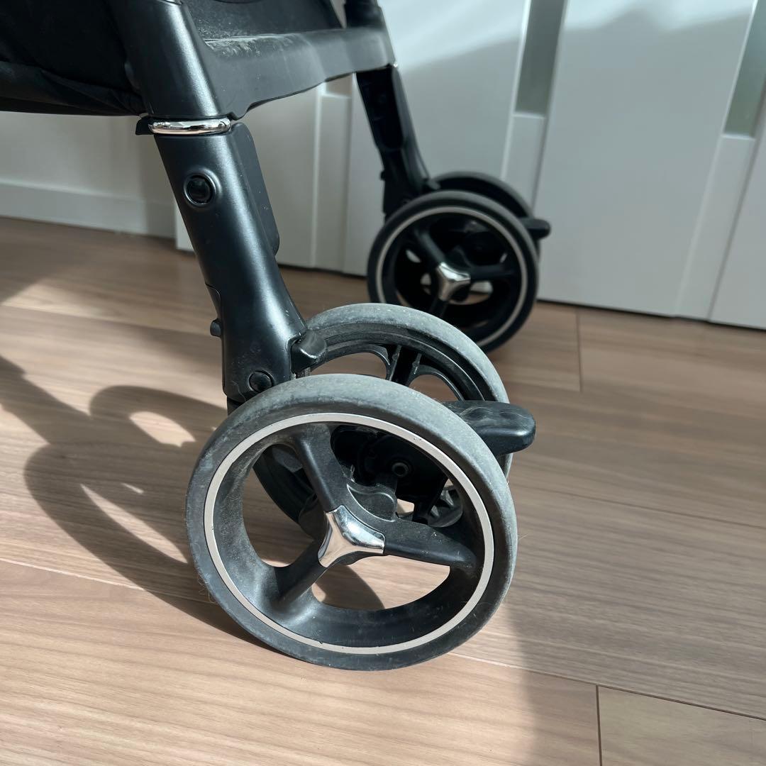 【美品】アップリカ　LUXUNA C FREE ラクーナクッションフリー