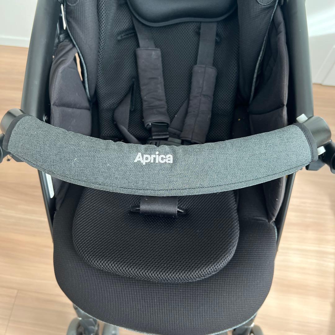 【美品】アップリカ　LUXUNA C FREE ラクーナクッションフリー