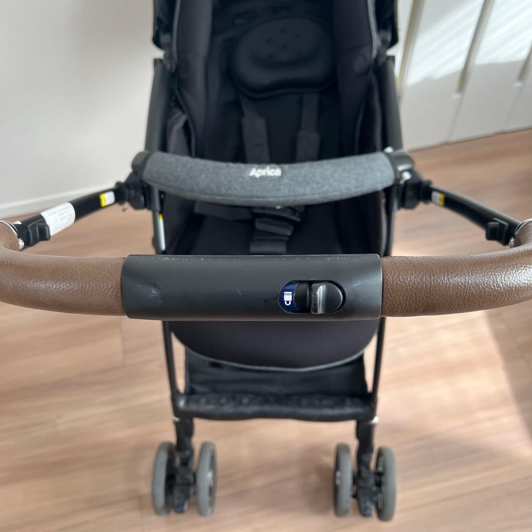 【美品】アップリカ　LUXUNA C FREE ラクーナクッションフリー