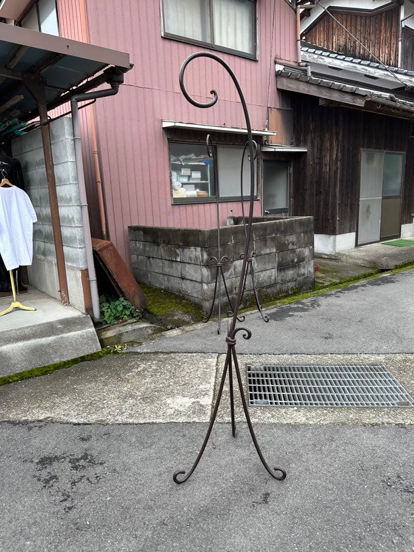ビンテージ 金属製ハンガーラック 曲線デザイン アンティーク