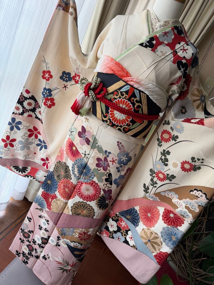 振袖フルセット ベージュホワイト 古典柄 金彩 手刺繍