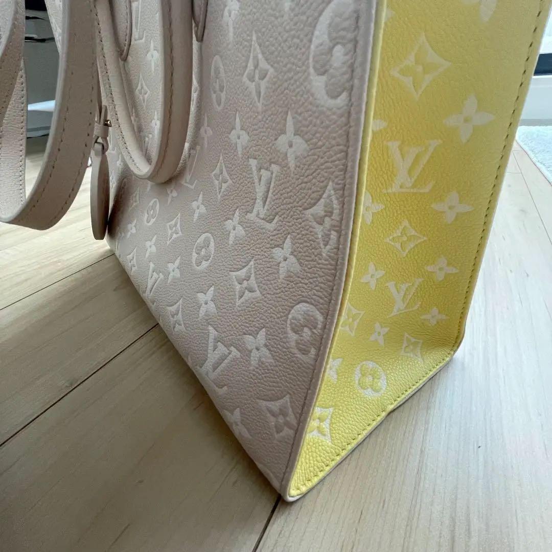 あ*ま様 【希少レア】美品 ルイヴィトン オンザゴー　2022 モノグラム ピン