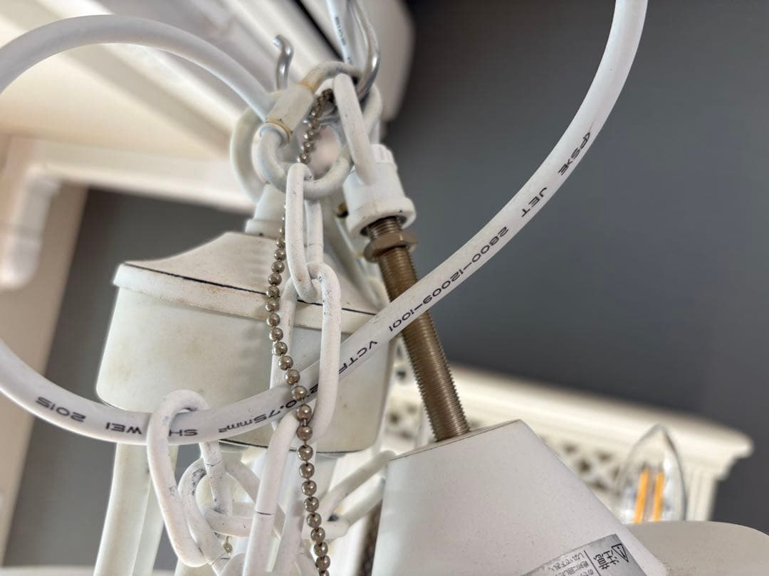 吊下シャンデリア 照明　シャビーシック　アンティーク風ヴィンテージ風白　ホワイト