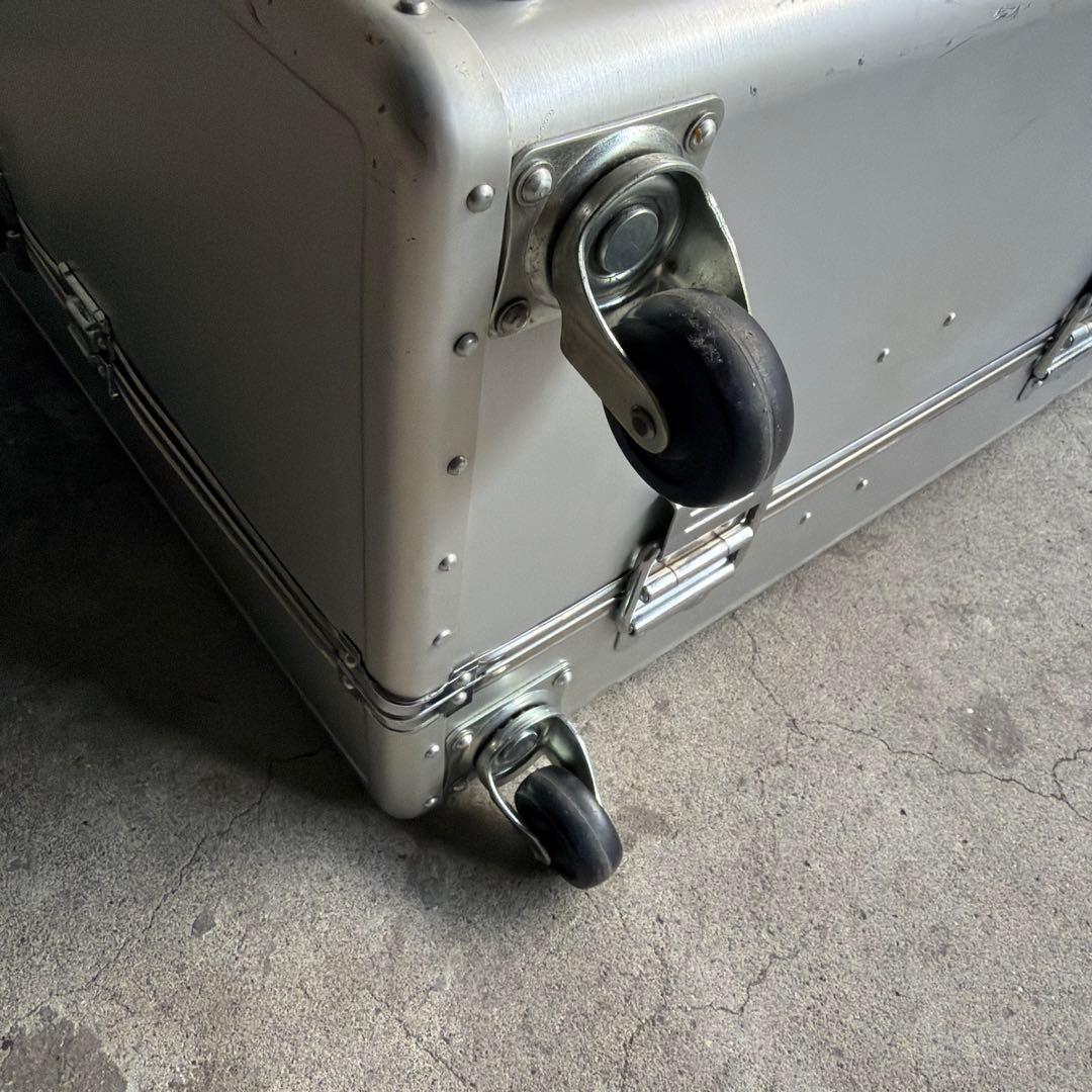 オールドヴィンテージ　アルミトランクケース　キャスター付き　鍵付き