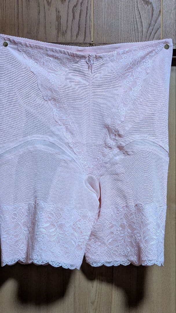 ピンク ボディスーツ A100Q レース装飾、ガードルとのセット