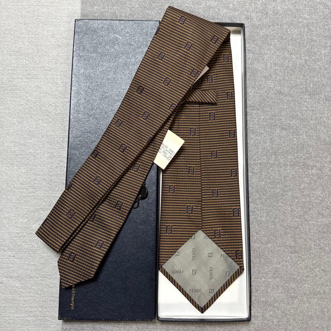 未使用タグ付　フェンディ　ネクタイ、ブルガリ　ネクタイ　二本