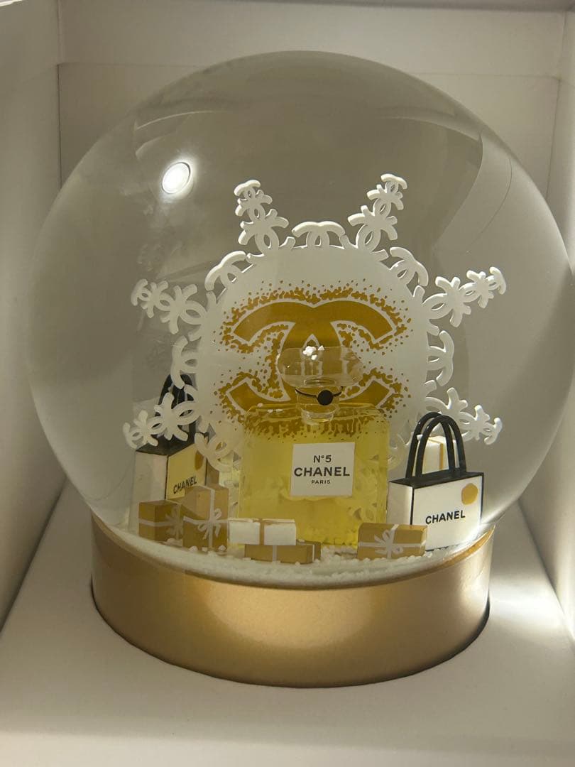 シャネル　スノードーム　　2024ホリデー　ノベルティ