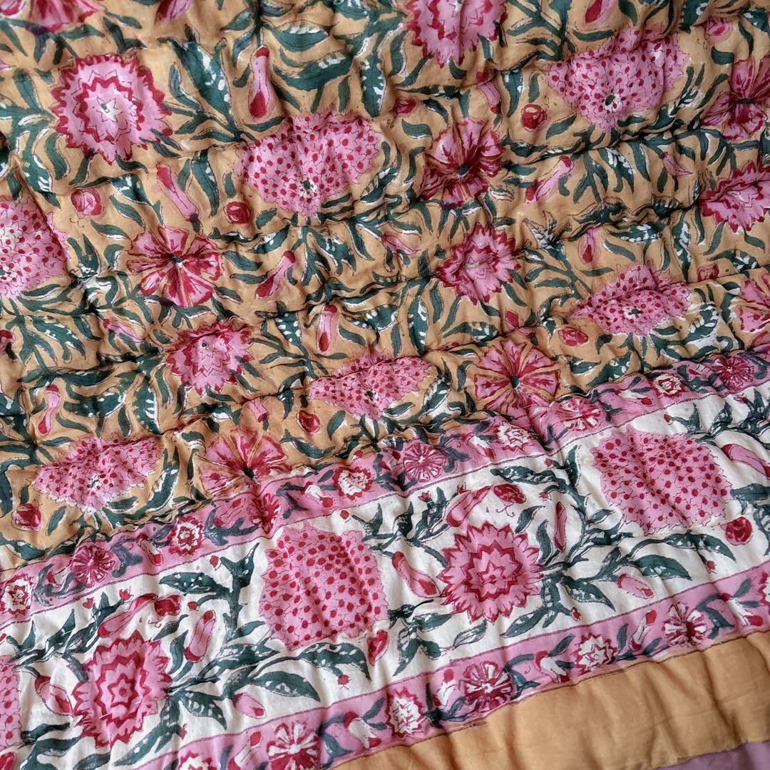 未使用※インド ブロックプリント 中綿入りキルト オレンジイエロー　マルチラグ