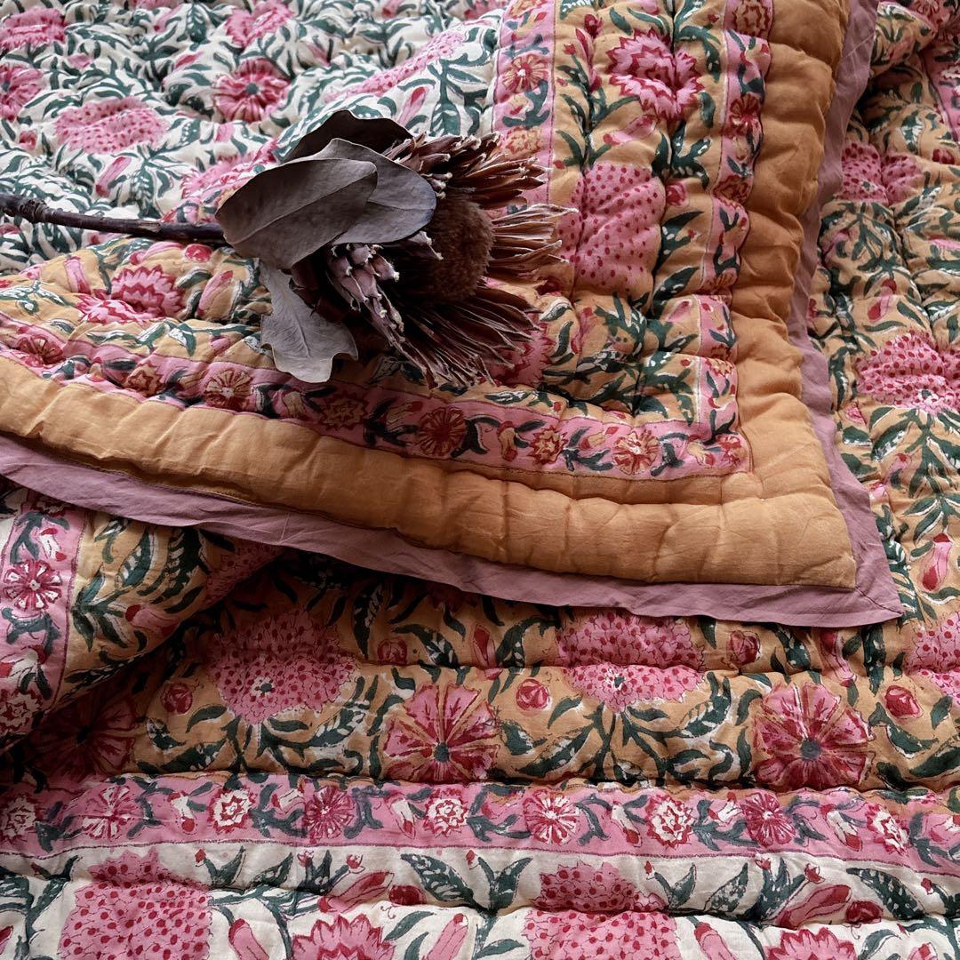 未使用※インド ブロックプリント 中綿入りキルト オレンジイエロー　マルチラグ