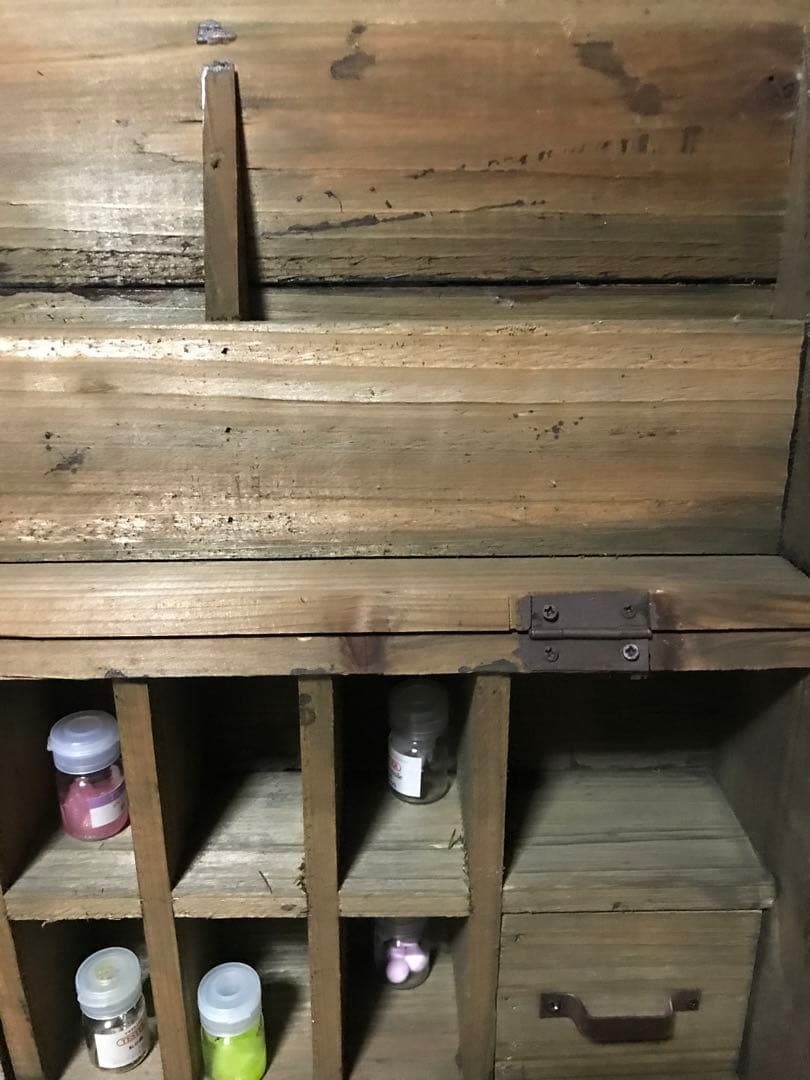 志成販売 開けると小物入れとポストカード入れになります。とじるとただの箱。です。