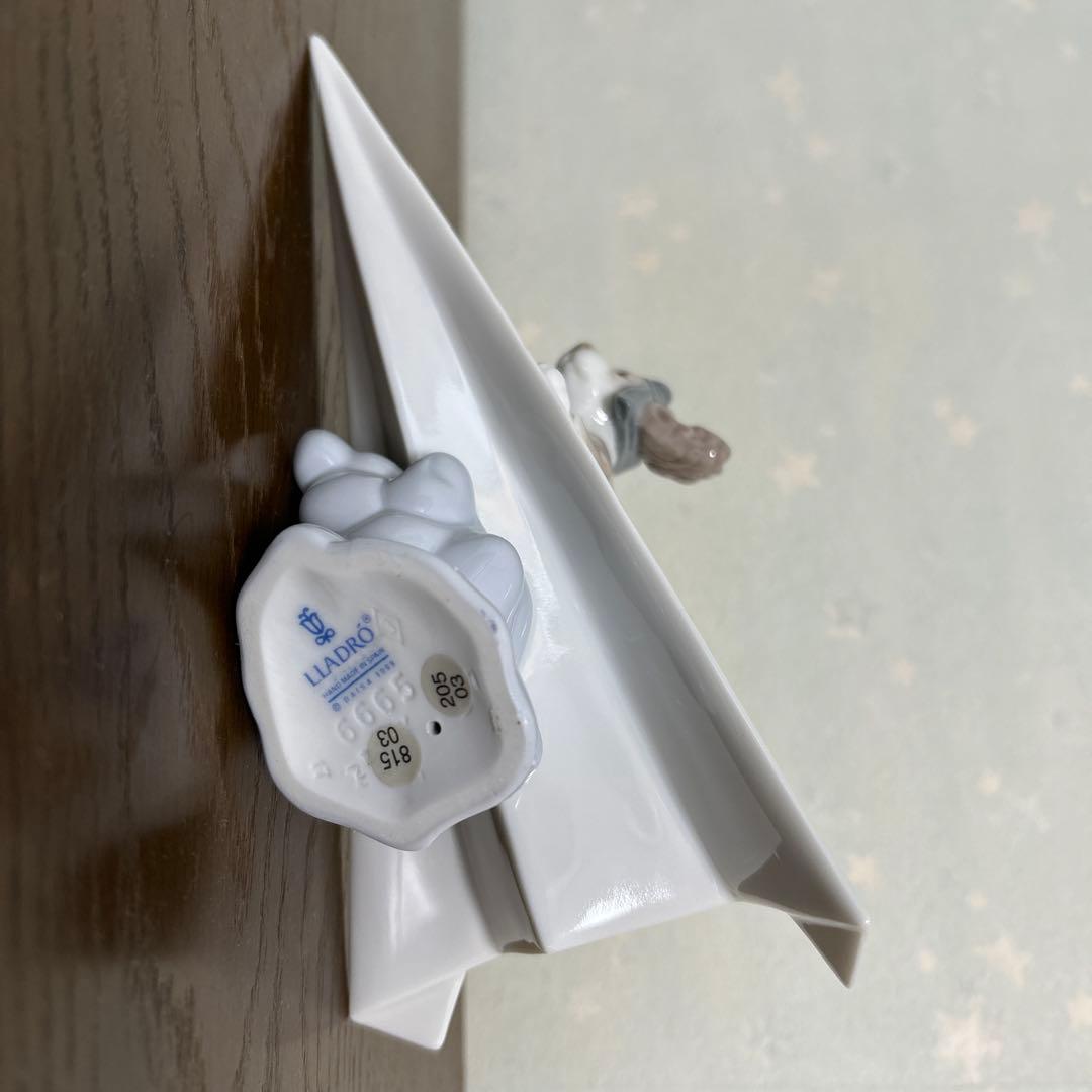 リヤドロ　犬　パイロット　紙飛行機