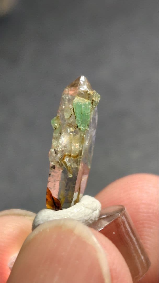 エメラルド・インクルージョン水晶　アフガニスタン産　1071