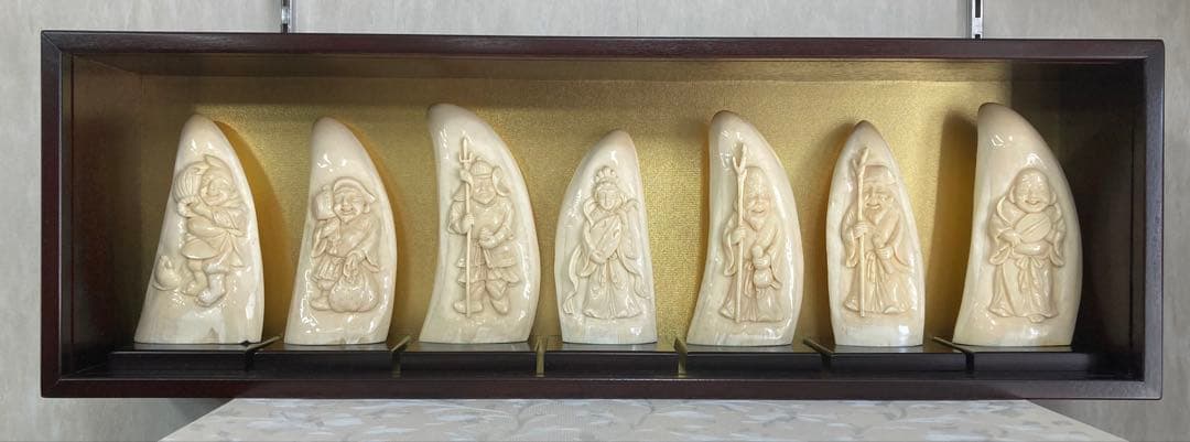 マッコウクジラの牙　七福神　玉峰作　ケース付き