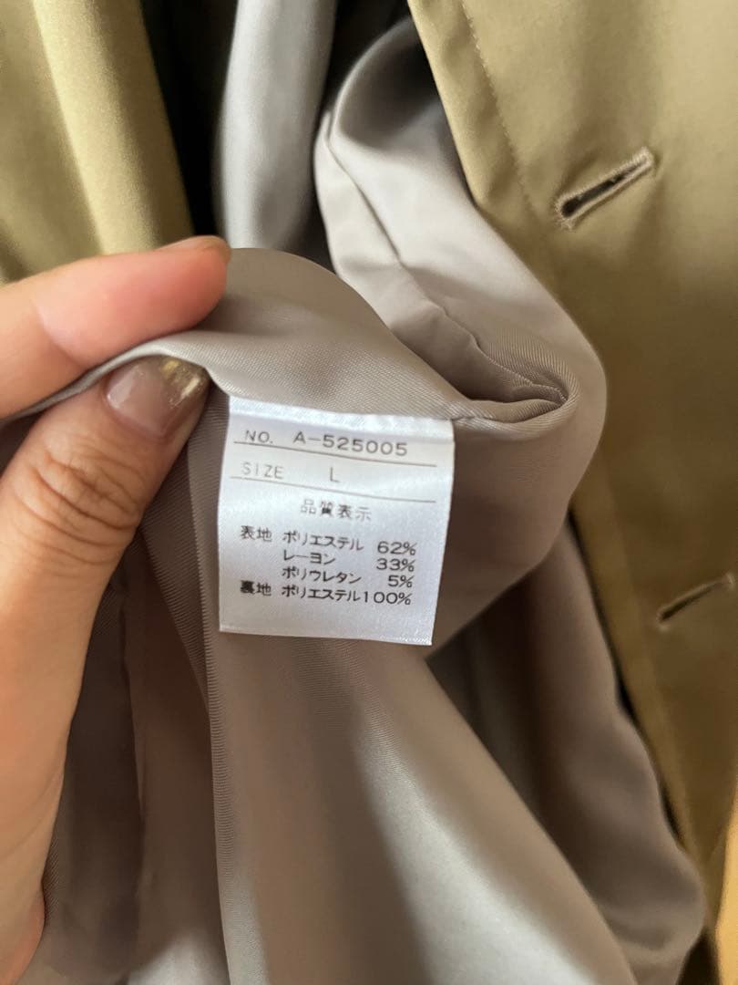 ベージュ ダブルブレスト トレンチコート