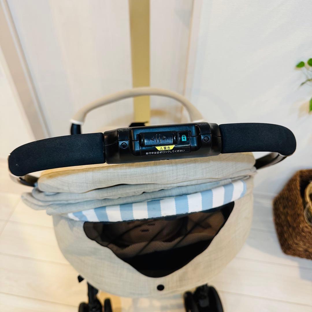 チィ コンビ　メチャカルハンディ　オート4キャス　ベビーカー ベージュ