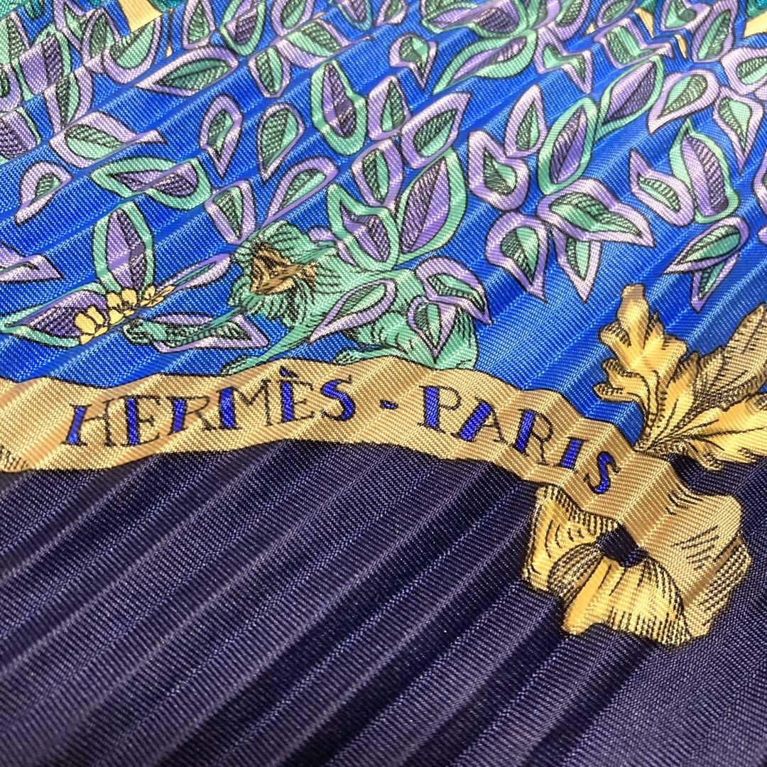 美品HERMES【王の楽園】カレプリセ プリーツカレ 絹　大判 総柄 スカーフ青