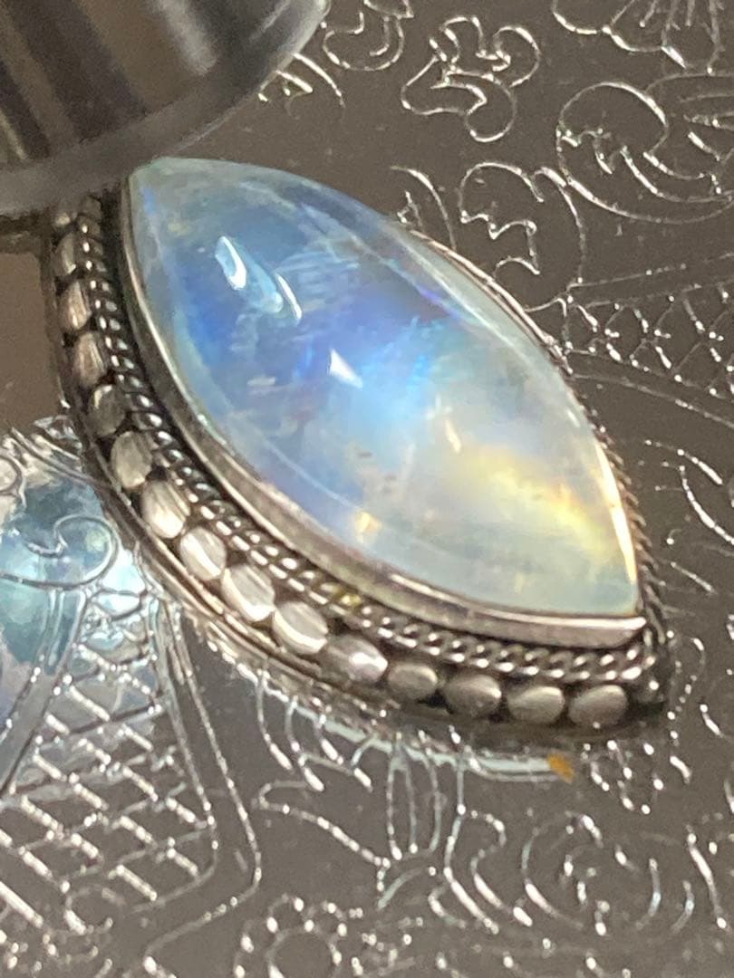 X*n様 【定価5万円】天然 レインボームーンストーン 大粒 ペンダントトップ