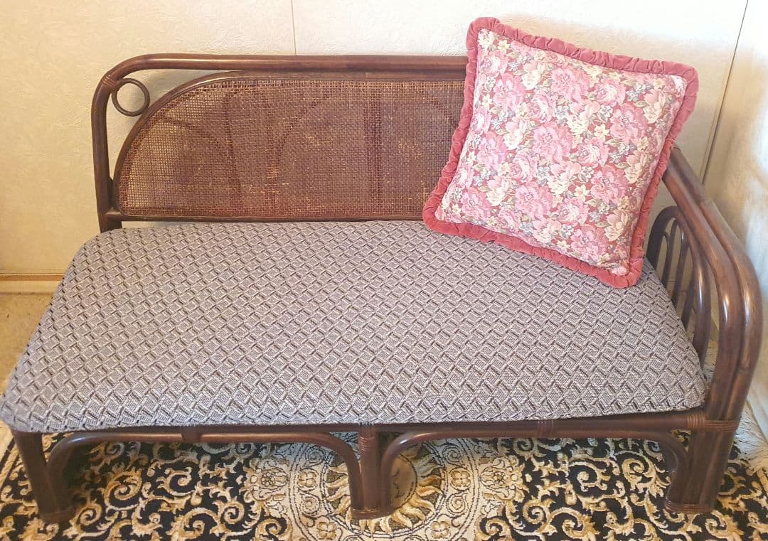 週末大幅値引き！アンティークラタン製 背もたれ付きソファー